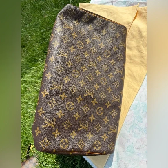 Authentic Louis Vuitton Speedy 35 Monogram - Picture 9 of 16